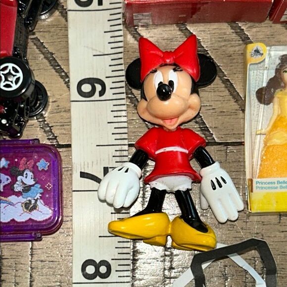 Disney Action Figures Minis with Disney Shelf 2! favorite ❤️ characters Playset - Picture 15 of 17